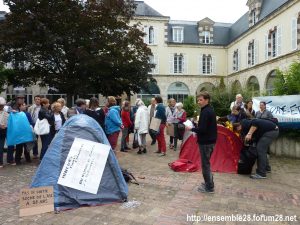 Rassemblement devant l'ASE Chartres 13-06-2018 Dignité Mineurs isolés étrangers x1