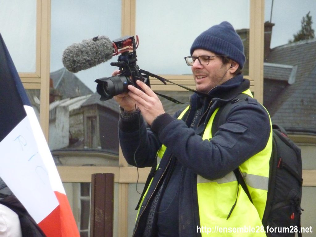 Emmanuel Gras en tournage Gilets Jaunes à Chartres 12-01-2019 A