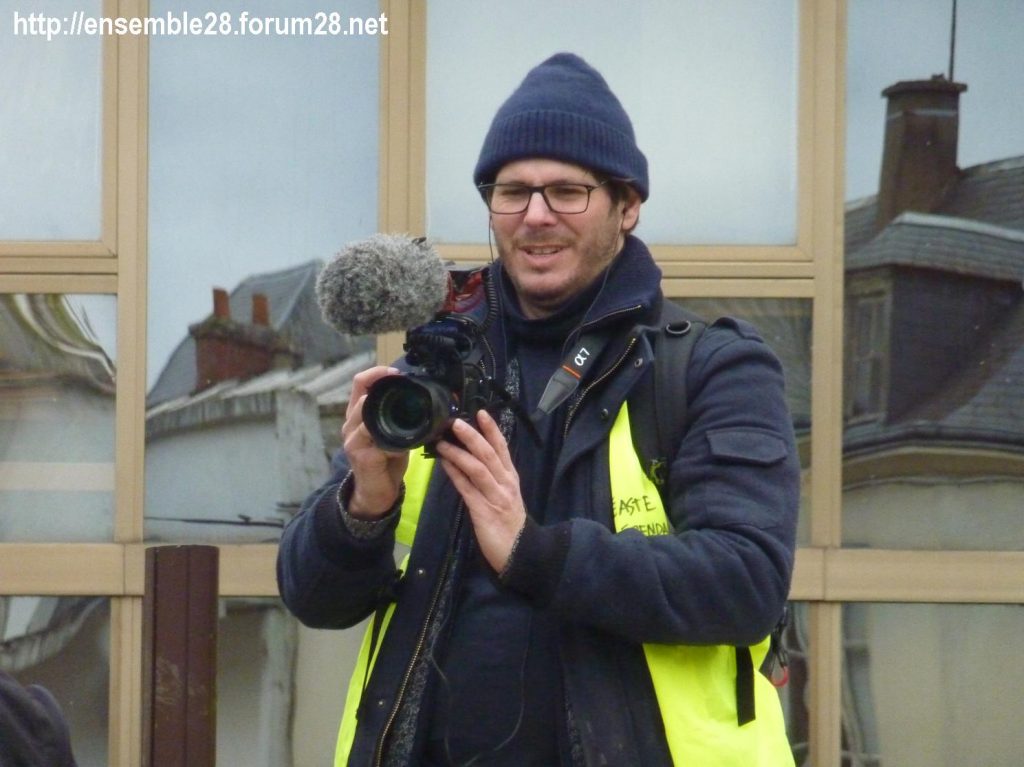 Emmanuel Gras en tournage Gilets Jaunes à Chartres 12-01-2019 B