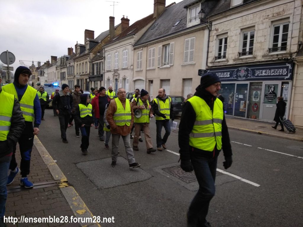 Gilets Jaunes Nogent-le-Rotrou Rond-point Michel-Hoguet 05-01-2019 Marche Rue St-Hilaire