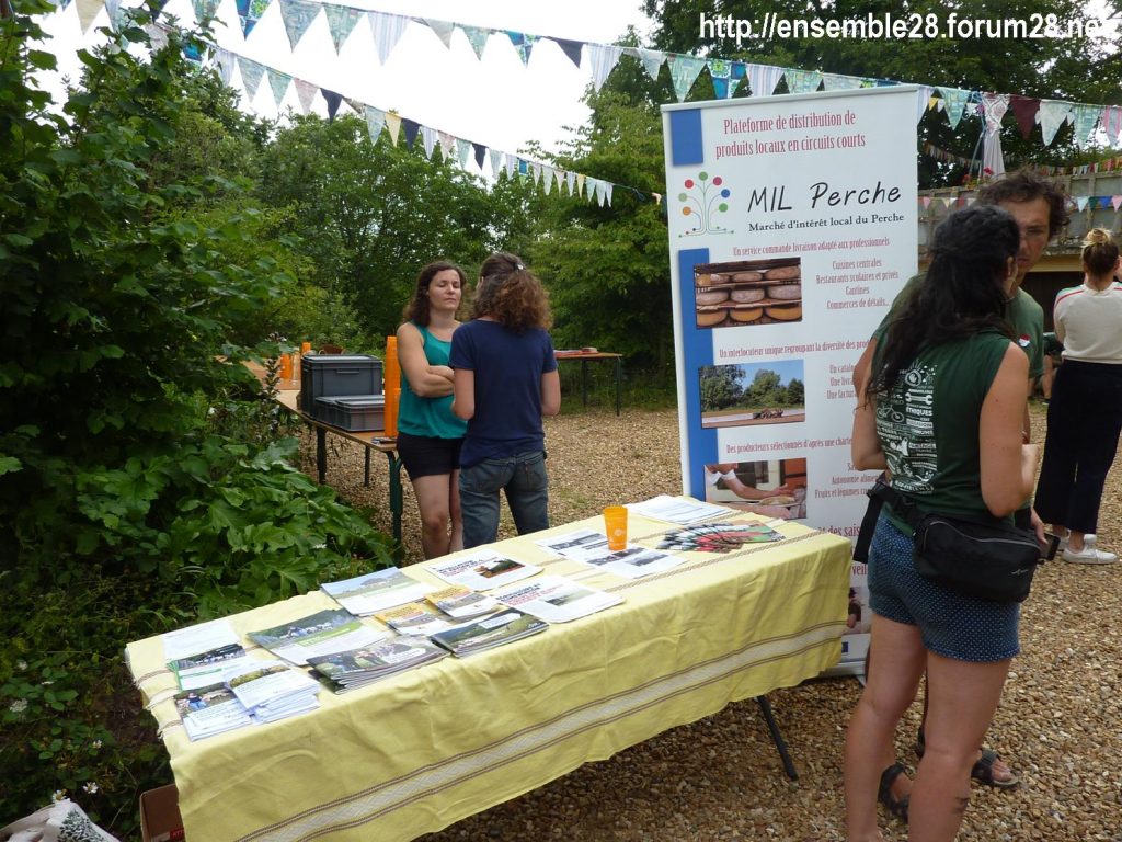 St-Victor-de-Buthon Mutinerie-Village Stand MIL-Perche Tour 2018 Alternatiba 1