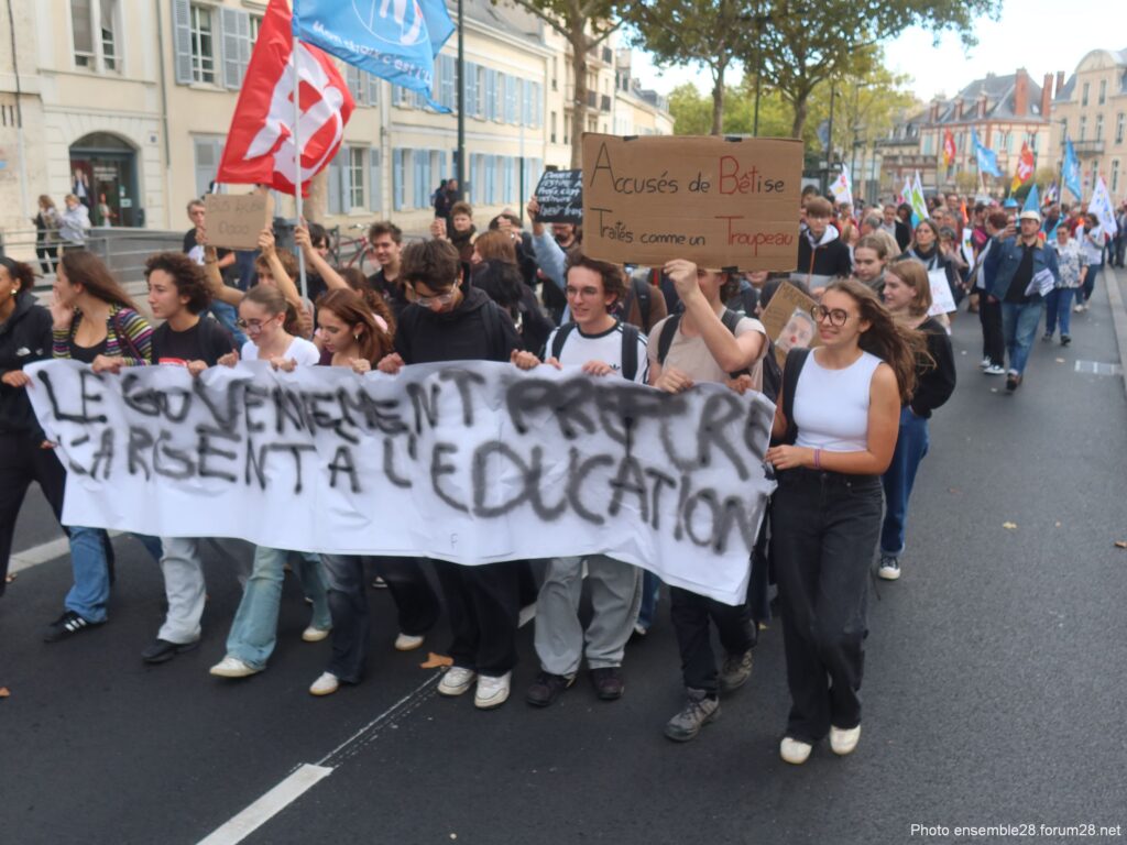 Chartres 13-10-2026 Manifestation Lycéens Syndicats 01
