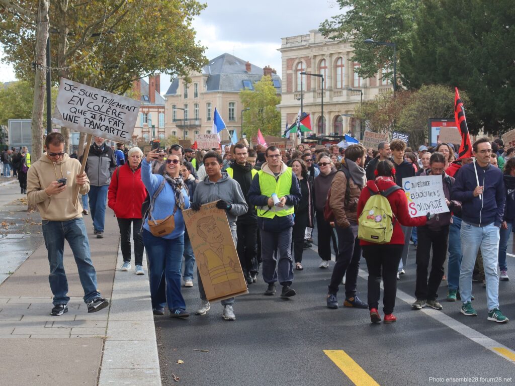 Chartres 17-10-2026 Manifestation Gilets-Jaunes Lycéens