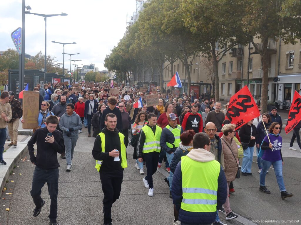 Chartres 17-10-2026 Manifestation Gilets-Jaunes Lycéens